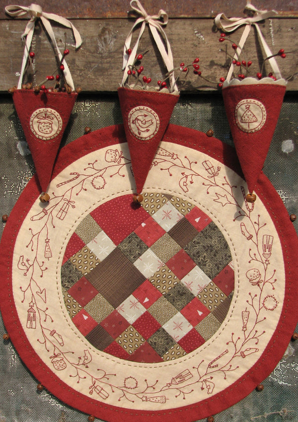 Noelle Table Toppers and Cones